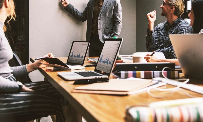 Why Choose Zoho CRM with Monread CRM?